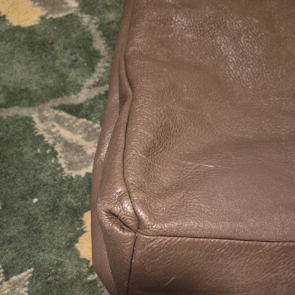Classic Leather Tote Bag in Brown - Picture 6 of 15